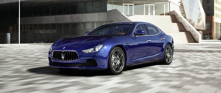 Maserati-Ghibli_2014_1024x768_wallpaper_10