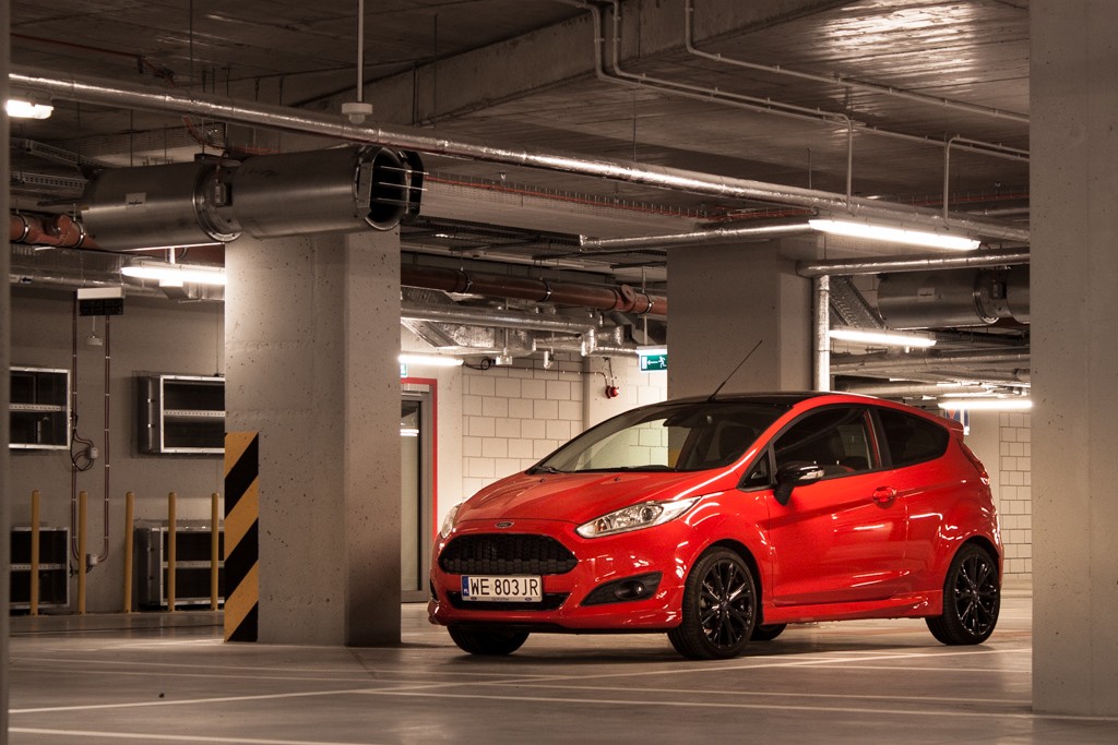 ford-fiesta-black-red-5