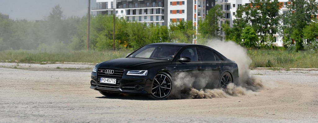 audi-s8-plus-drift-warszawa