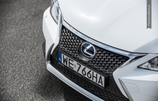 Lexus CT200h F sport white facelifting grill