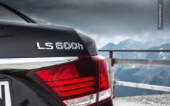 Lexus LS600h F sport stelvio pass