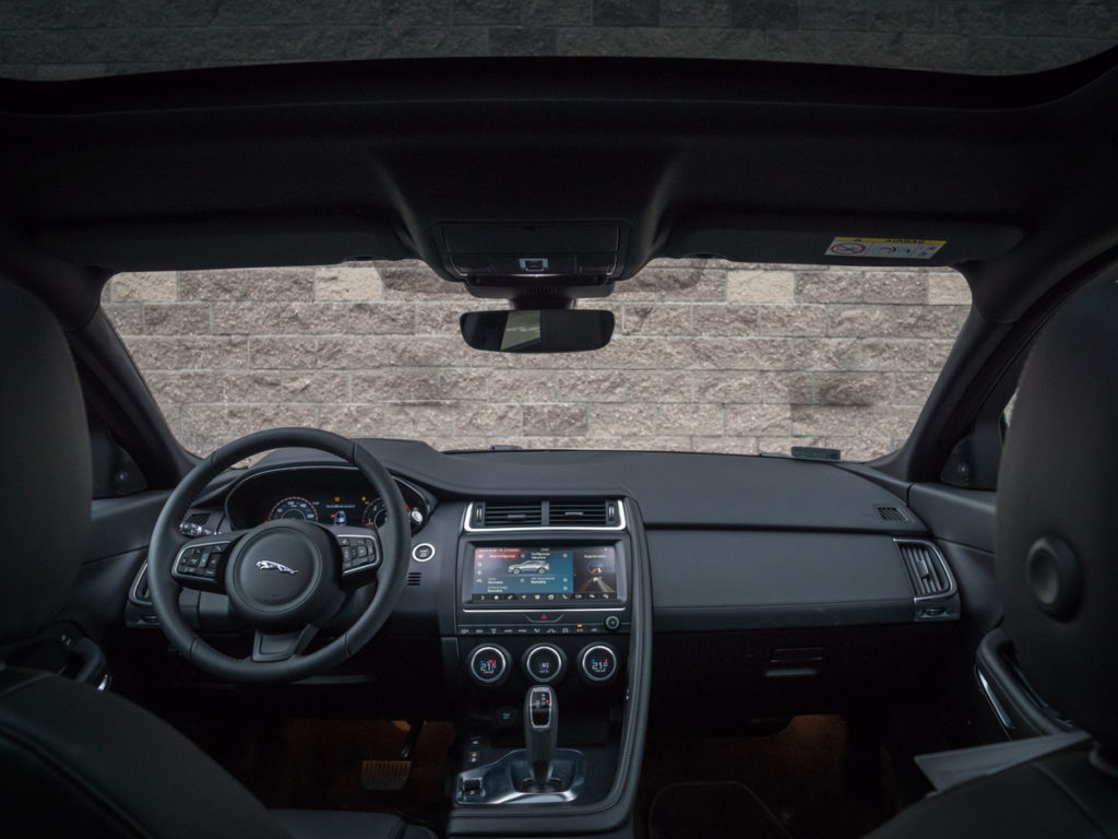 Jaguar E-Pace wnętrze - test i opinia