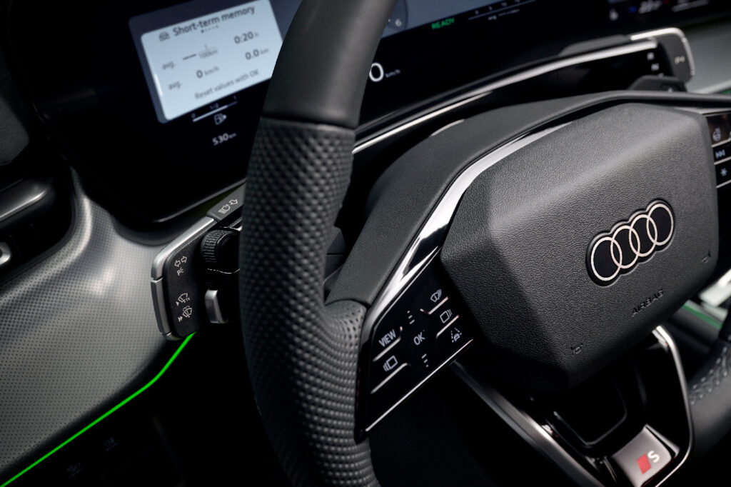 nowe audi q3 2025 manetki
