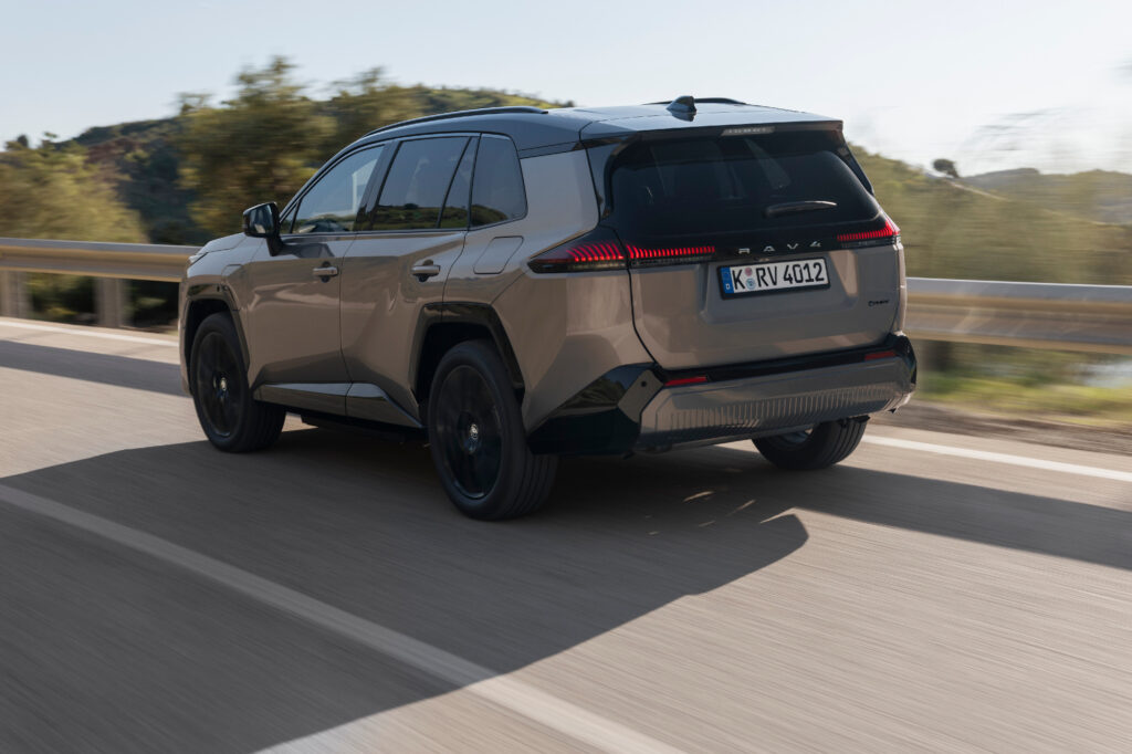 Nowa Toyota RAV4 2026 test opinia wyciszenie_220