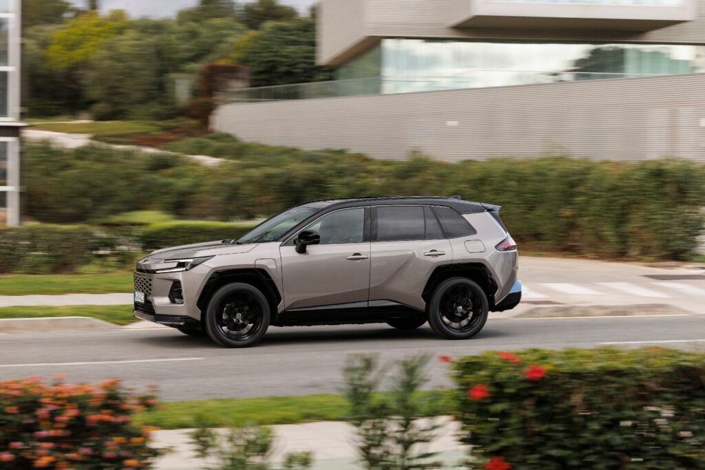 Nowa Toyota RAV4 2026 test opinia wyciszenie_227