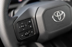 Nowa Toyota RAV4 2026 test opinia wyciszenie_60